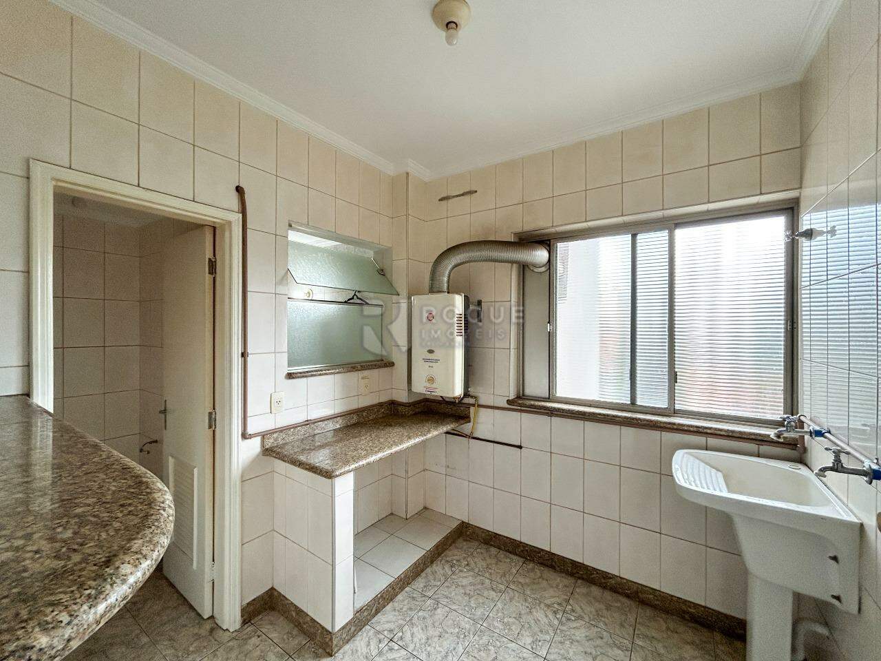 Apartamento para aluguel no bairro Centro: Área de serviço 