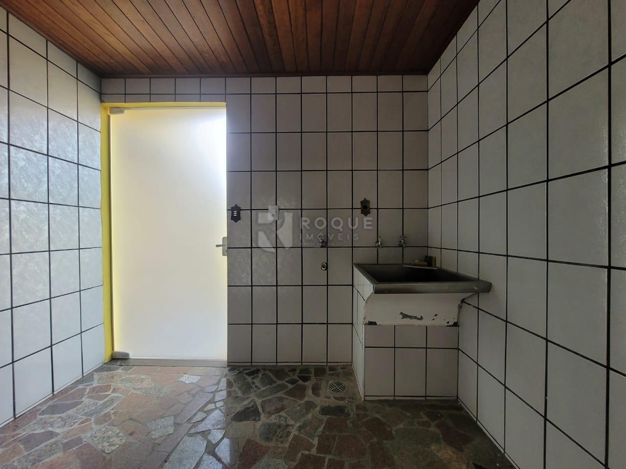 Casa Residencial para aluguel no bairro Jardim Santo André: Lavanderia