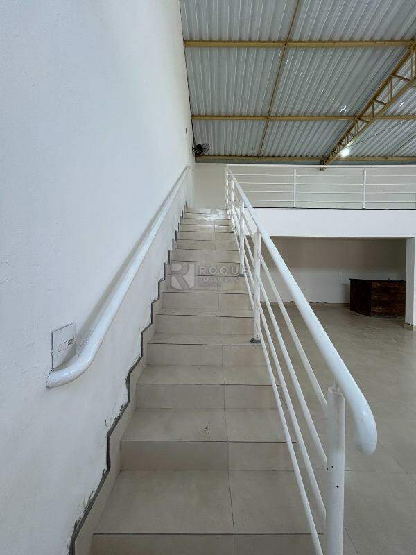 Barracão/Galpão para aluguel no bairro Jardim Campo Verde I: Acesso mezanino 