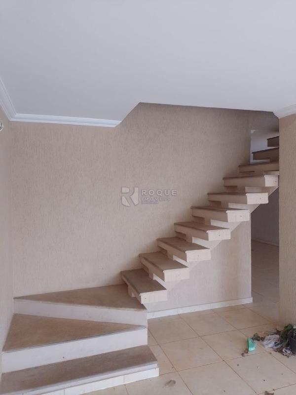 Casa em condomínio para aluguel no bairro Jardim Residencial Monsenhor Rossi: Escada de acesso garagem