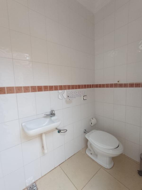 Casa em condomínio para aluguel no bairro Jardim Residencial Monsenhor Rossi: WC externo