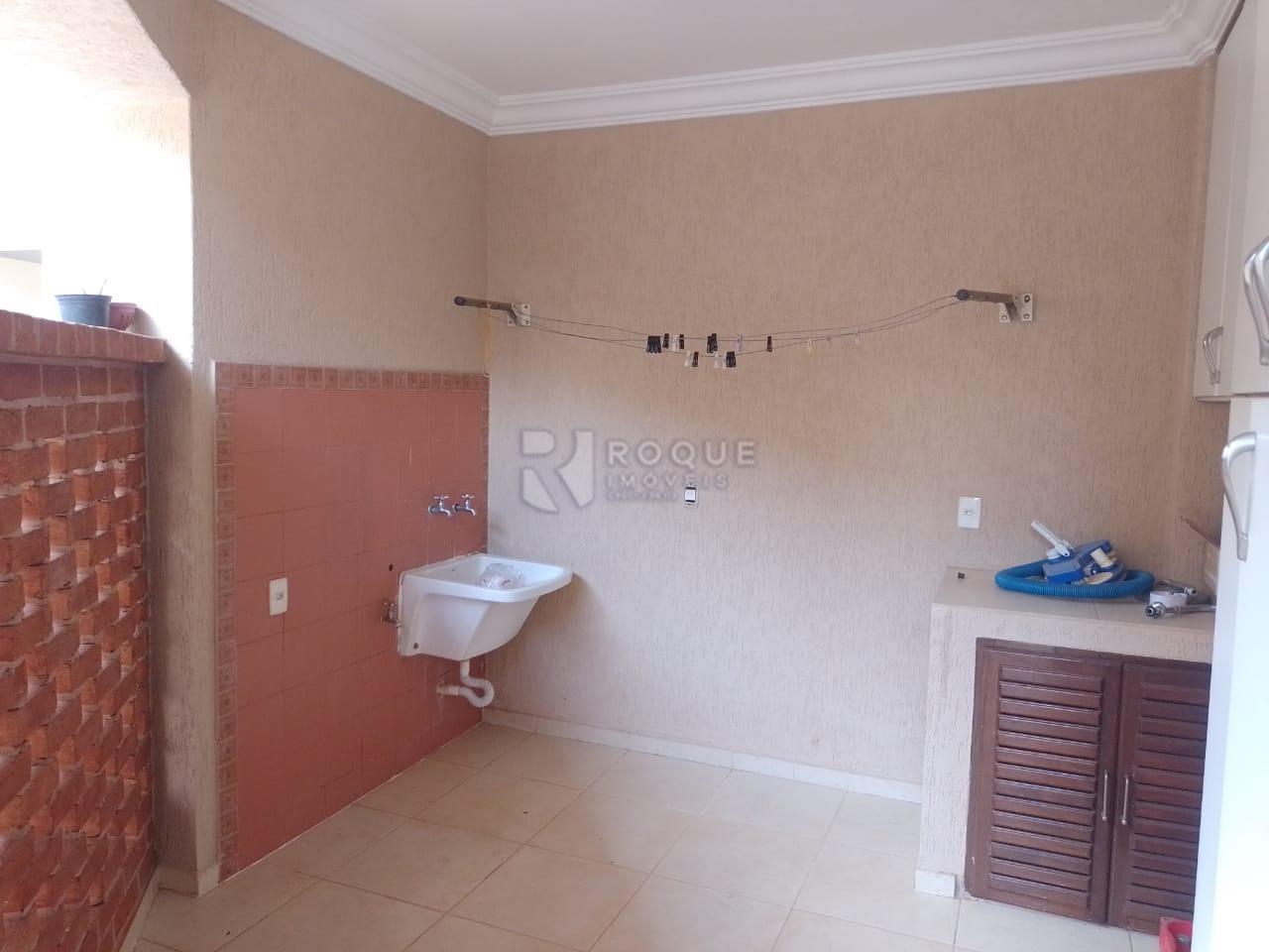 Casa em condomínio para aluguel no bairro Jardim Residencial Monsenhor Rossi: Área de serviço