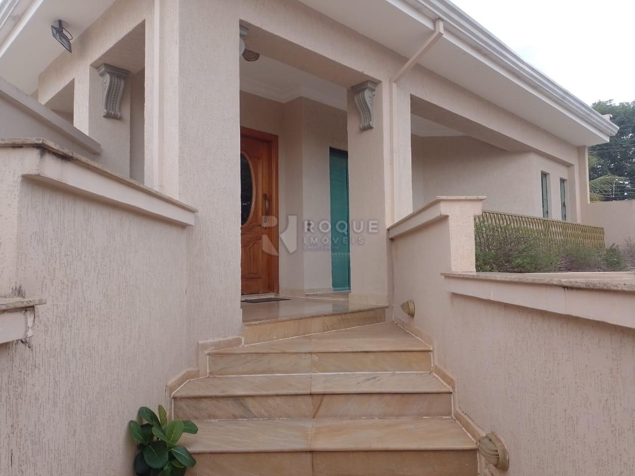 Casa em condomínio para aluguel no bairro Jardim Residencial Monsenhor Rossi: Escada de acesso sala