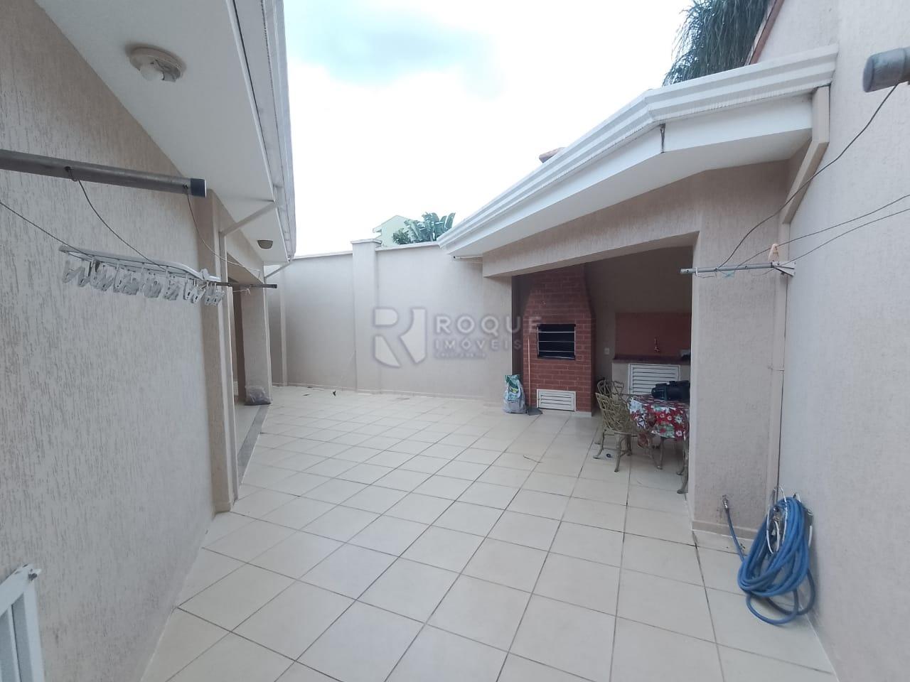 Casa em condomínio para aluguel no bairro Jardim Residencial Monsenhor Rossi: Quintal fundos