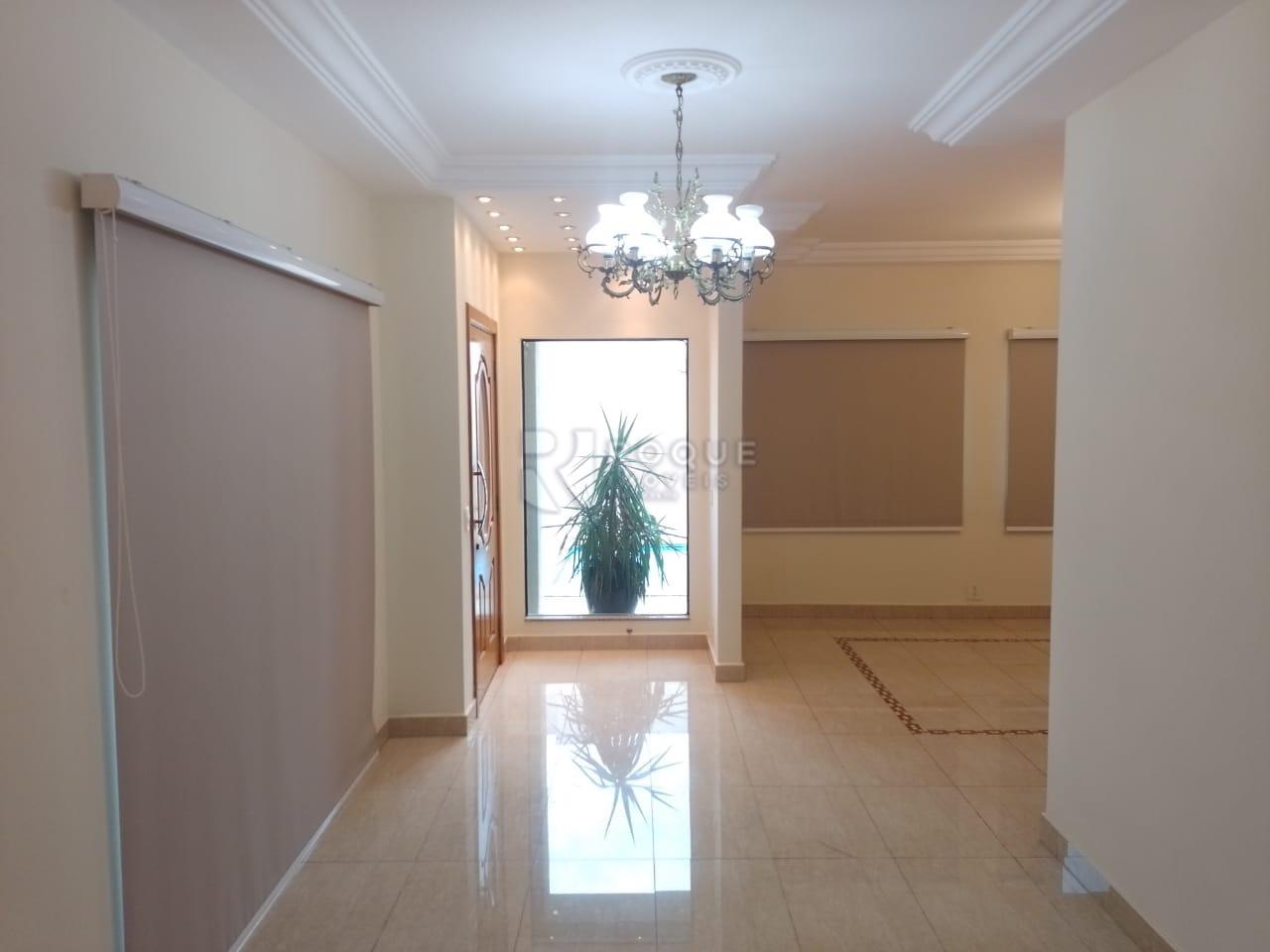 Casa em condomínio para aluguel no bairro Jardim Residencial Monsenhor Rossi: Sala de estar