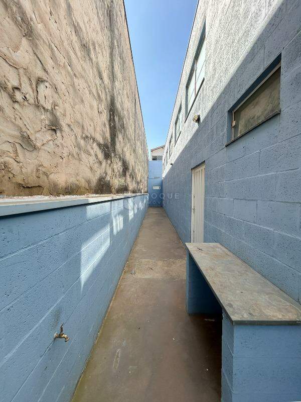 Barracão/Galpão para aluguel no bairro Jardim Anhanguera: Corredor de acesso 