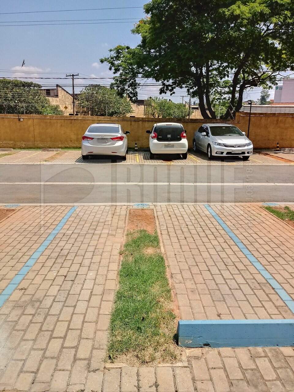 Garagem para aluguel no bairro Vila Queiroz: 