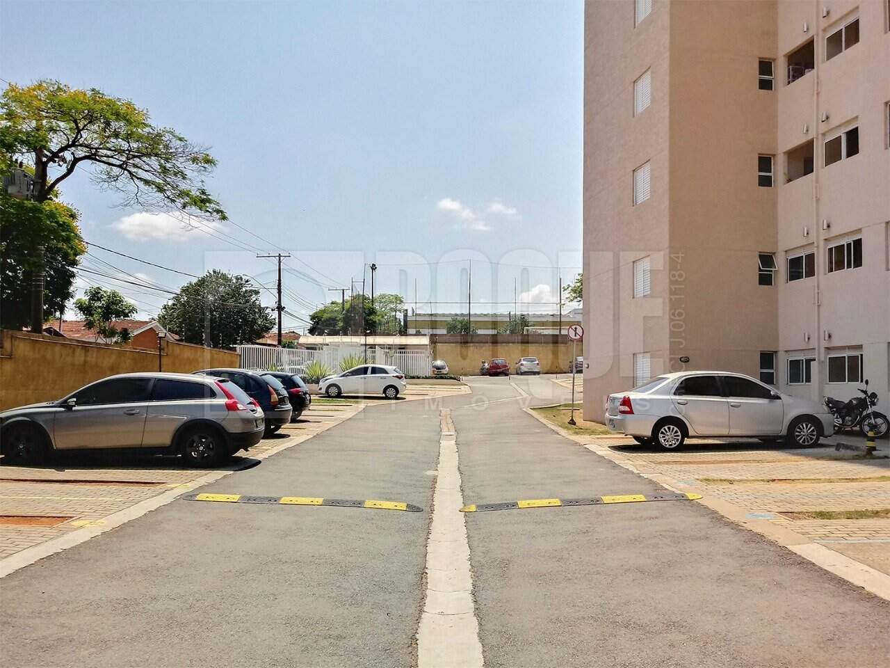 Garagem para aluguel no bairro Vila Queiroz: 
