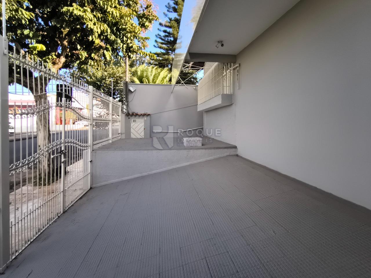 Casa Comercial para aluguel no bairro Vila Claudia: Garagem