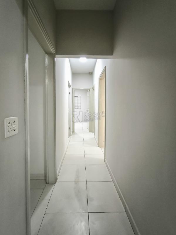 Casa Comercial para aluguel no bairro Vila Claudia: Corredor interno