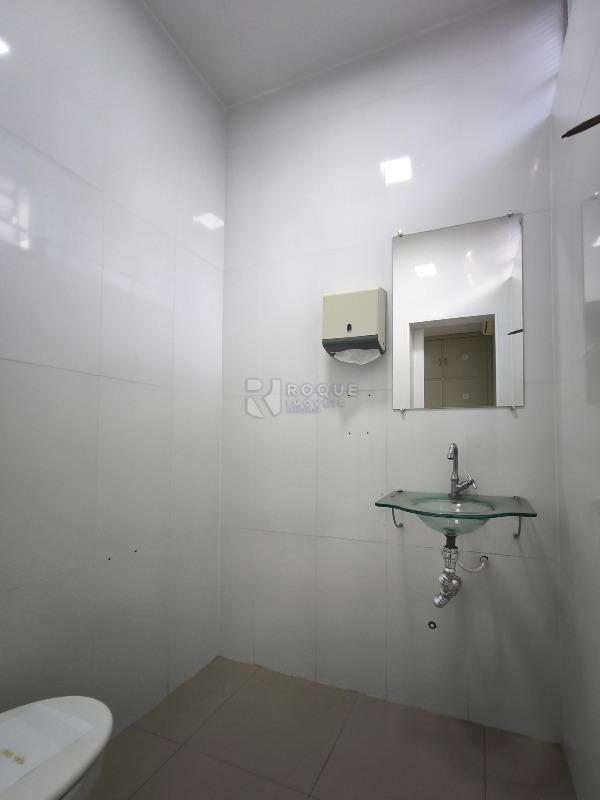 Casa Comercial para aluguel no bairro Vila Claudia: Wc sala 04