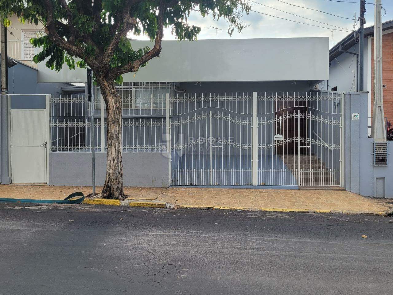 Casa Comercial para aluguel no bairro Vila Claudia: Fachada