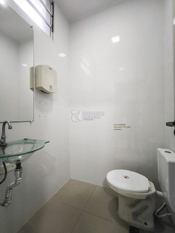 Casa Comercial para aluguel no bairro Vila Claudia: Wc sala 03