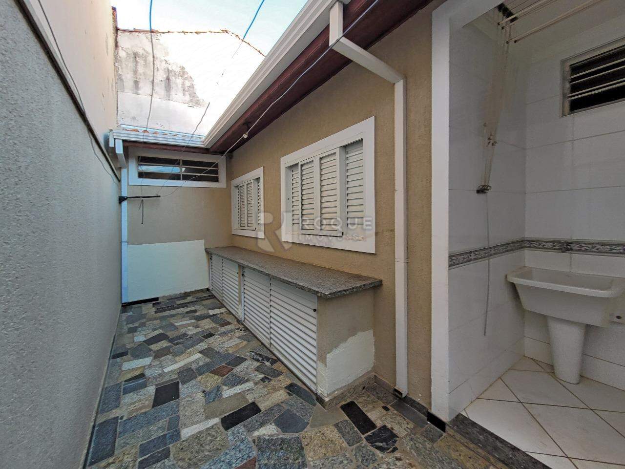 Casa Residencial para aluguel no bairro Jardim Residencial Guimarães: Área de serviço