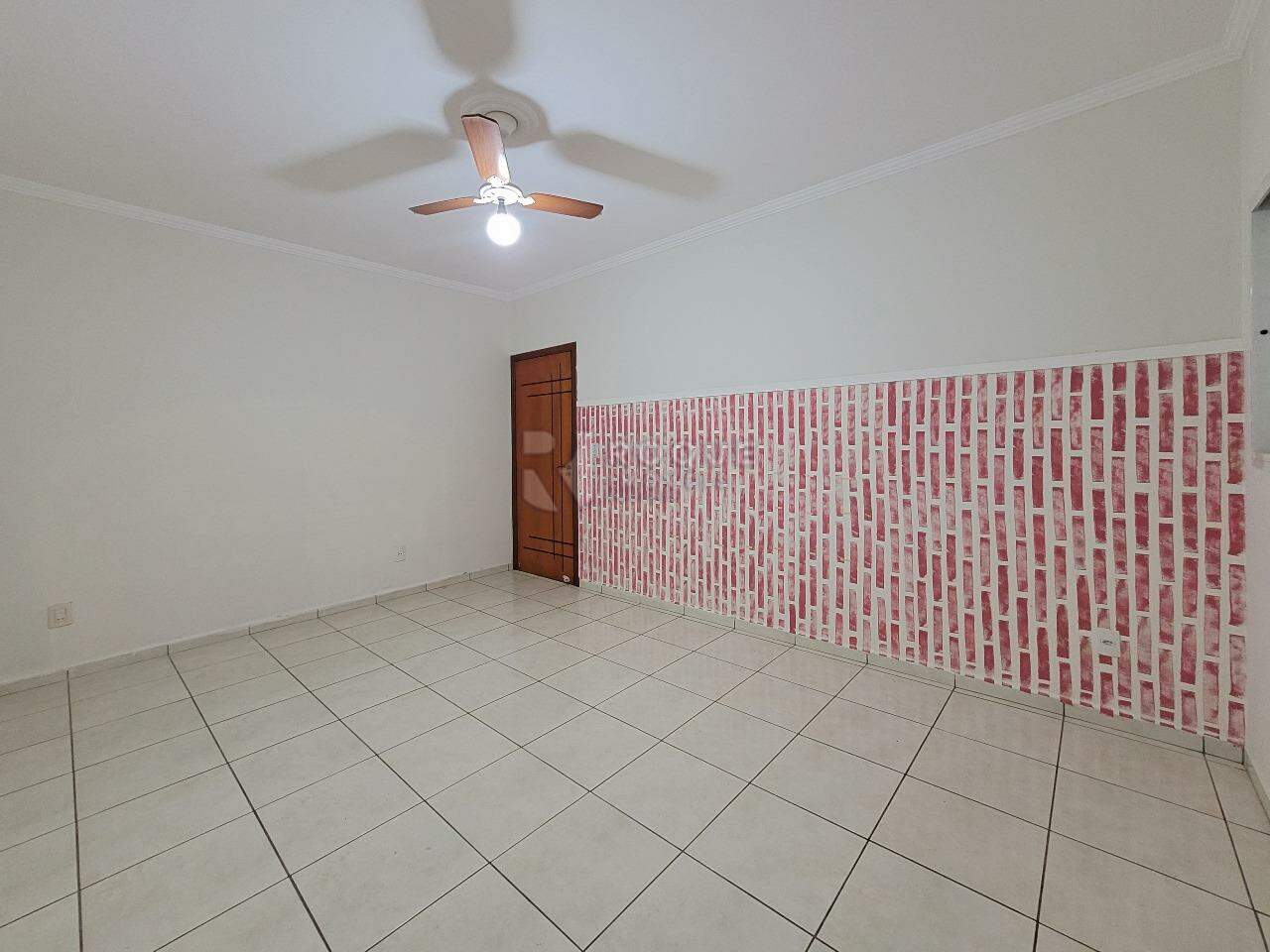 Casa Residencial para aluguel no bairro Jardim Residencial Guimarães: Suíte
