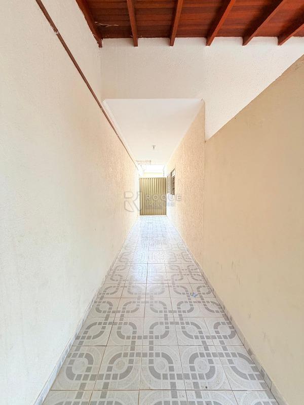Casa Residencial para aluguel no bairro Jardim Olga Veroni: Corredor