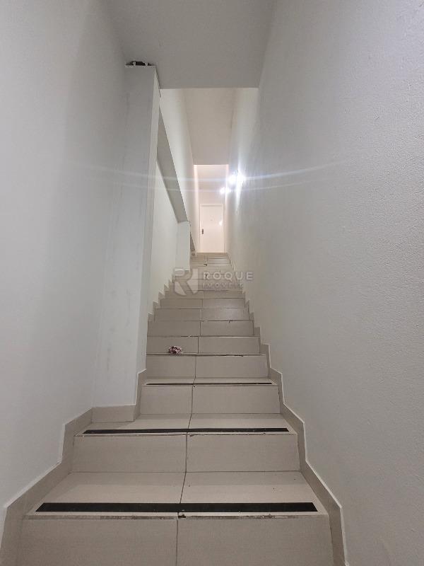 Salas/Conjuntos para aluguel no bairro Centro: Escada