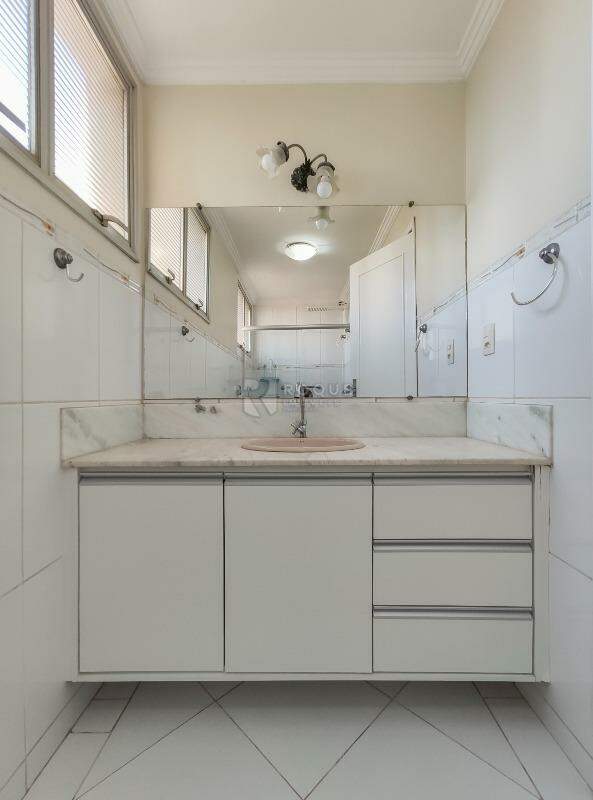 Apartamento para aluguel no bairro Centro: WC suíte 