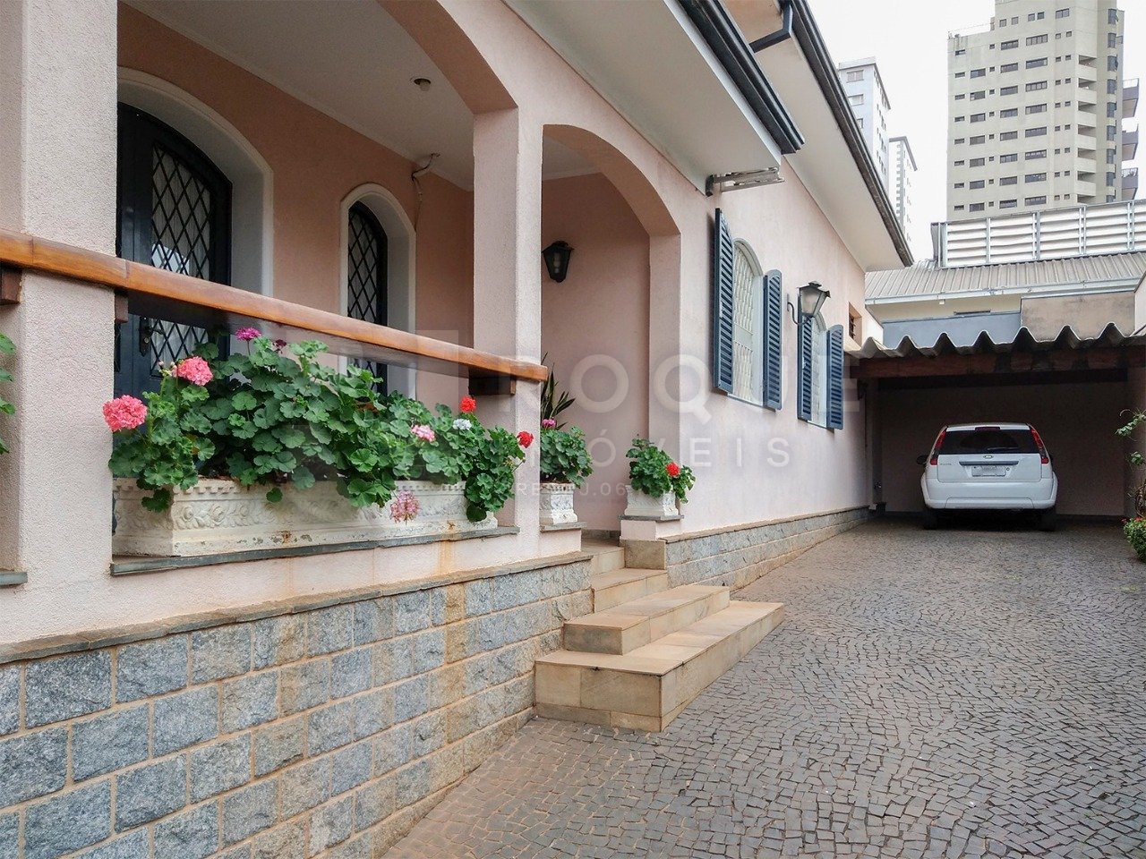 Casa Residencial para aluguel no bairro Centro: Fachada interna 