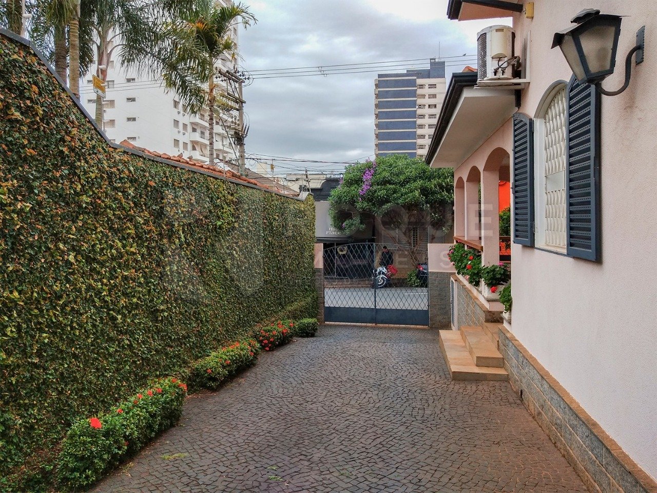 Casa Residencial para aluguel no bairro Centro: Garagem 