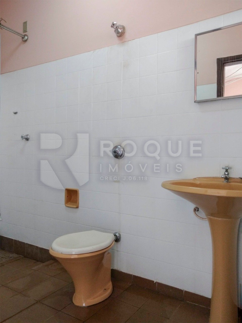 Casa Residencial para aluguel no bairro Centro: WC fundos