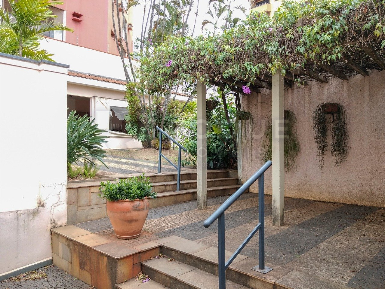 Casa Residencial para aluguel no bairro Centro: Fundos