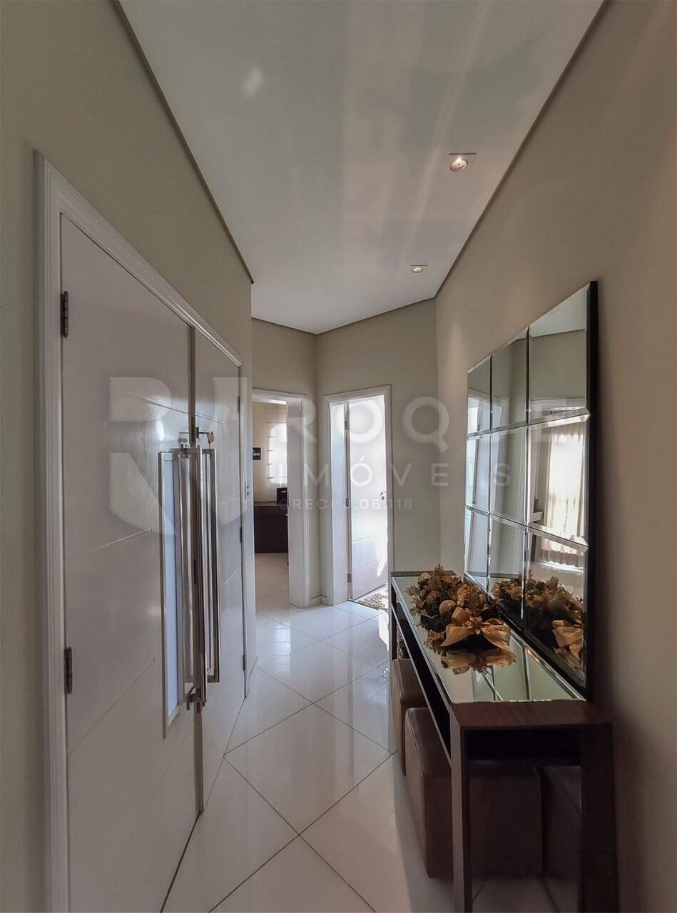 Casa em condomínio para aluguel no bairro Residencial Jardim dos Ipês II: Hall