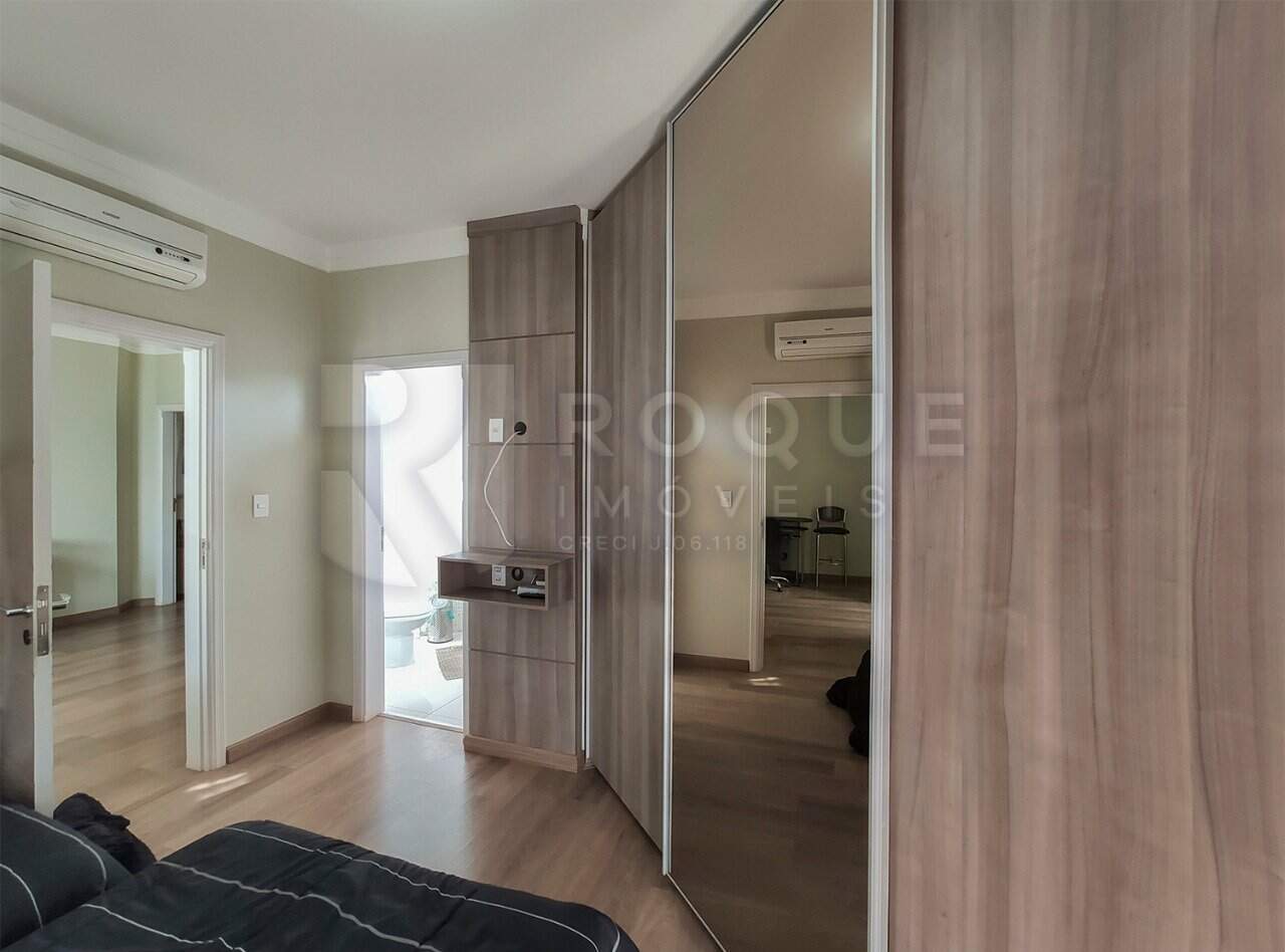 Casa em condomínio para aluguel no bairro Residencial Jardim dos Ipês II: Suíte 1 segundo andar