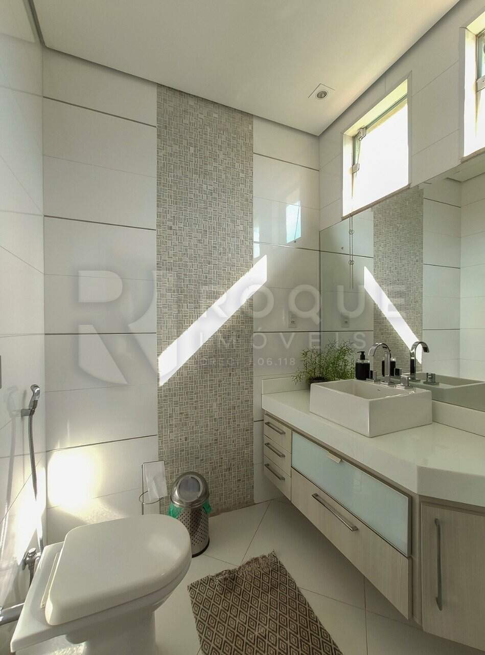 Casa em condomínio para aluguel no bairro Residencial Jardim dos Ipês II: WC suíte 1