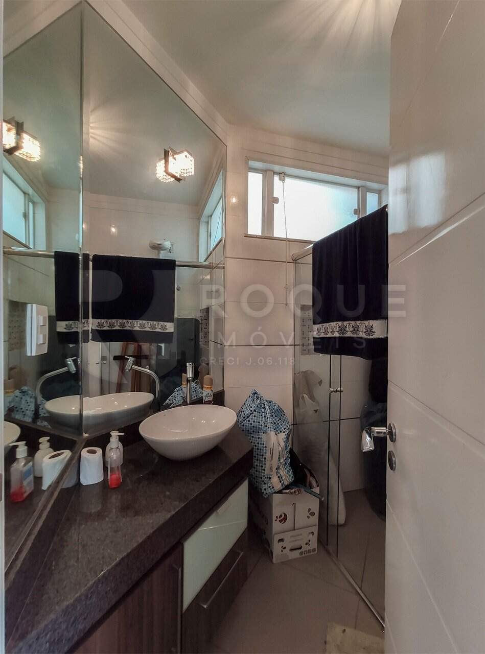 Casa em condomínio para aluguel no bairro Residencial Jardim dos Ipês II: WC fundo