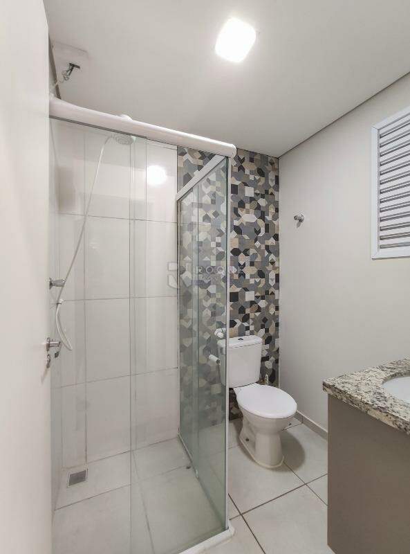 Apartamento para aluguel no bairro Chácaras Antonieta: WC social 