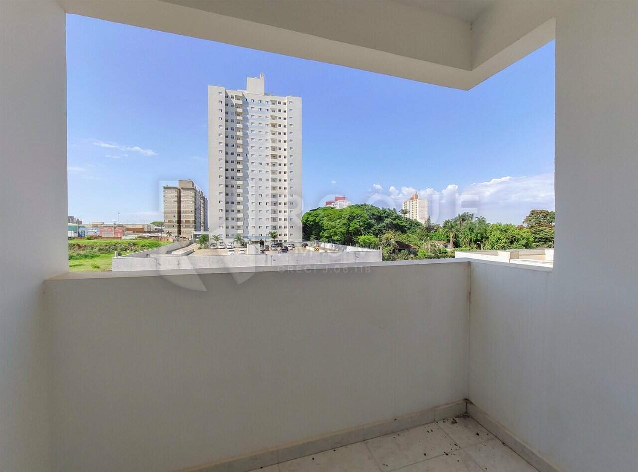 Apartamento para aluguel no bairro Chácaras Antonieta: Sacada