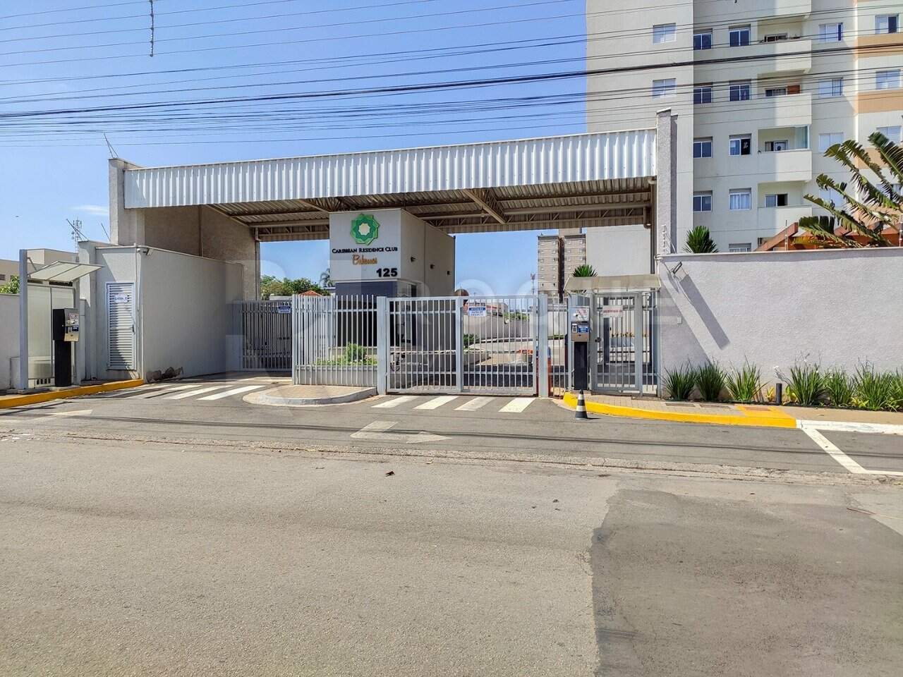 Apartamento para aluguel no bairro Chácaras Antonieta: Fachada