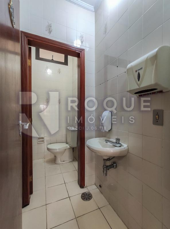 Salas/Conjuntos para aluguel no bairro Centro: WC 2