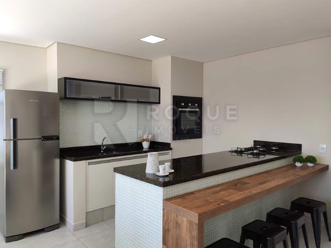Apartamento para aluguel no bairro Jardim Nova Itália: Área do Prédio 