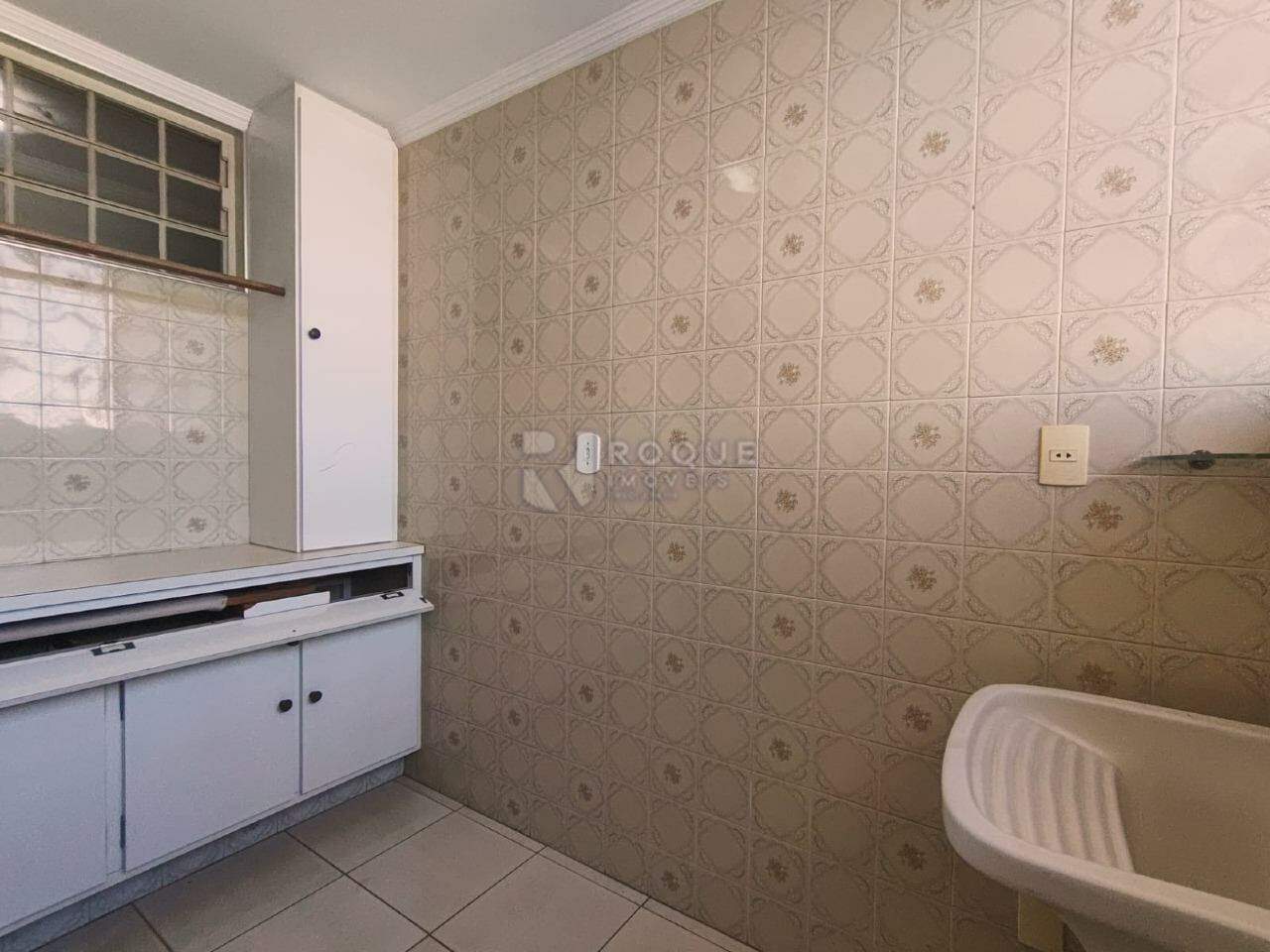 Casa Residencial para aluguel no bairro Vila Rocha: Lavanderia