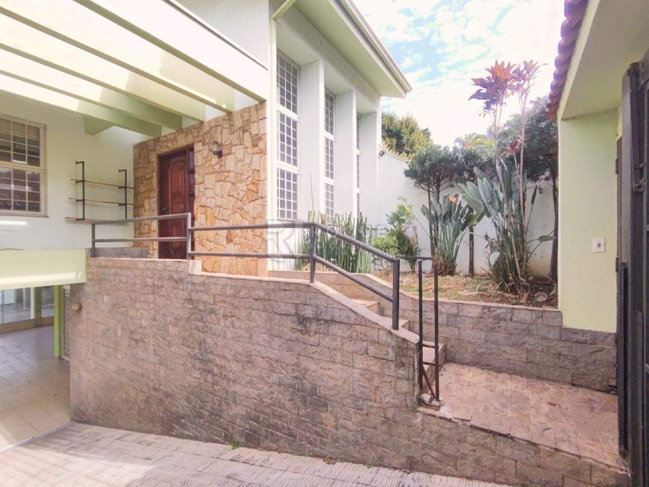 Casa Residencial para aluguel no bairro Vila Rocha: Quintal