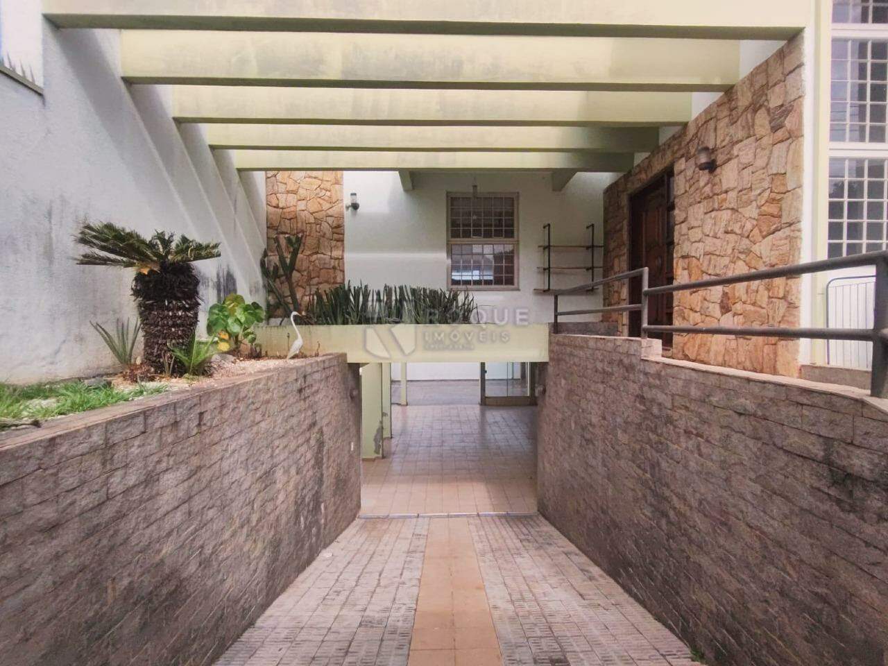 Casa Residencial para aluguel no bairro Vila Rocha: Quintal
