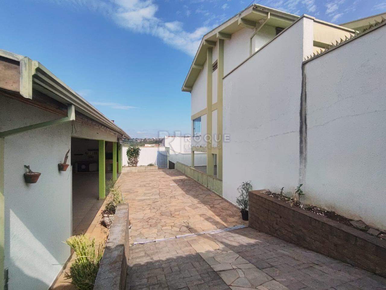 Casa Residencial para aluguel no bairro Vila Rocha: Quintal
