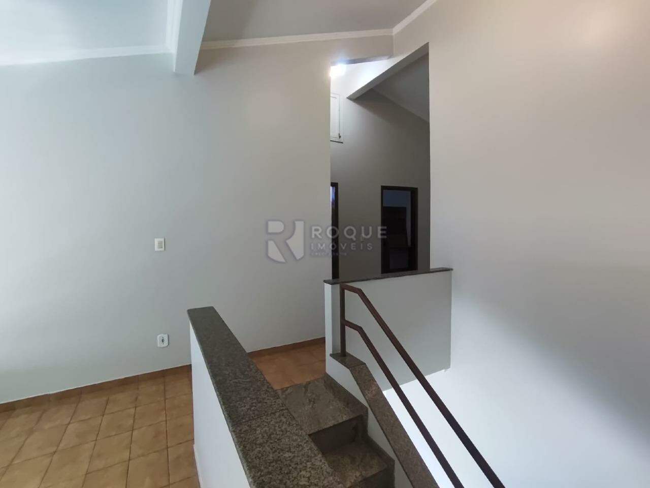 Casa Residencial para aluguel no bairro Vila Rocha: Hall superior
