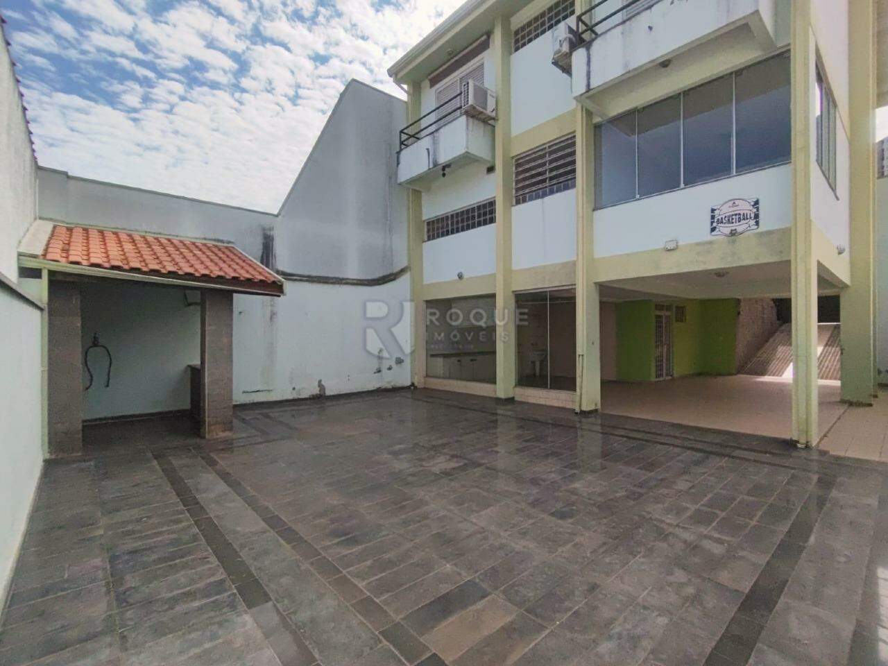 Casa Residencial para aluguel no bairro Vila Rocha: Quintal