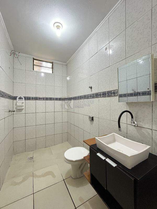 Casa Residencial para aluguel no bairro Jardim Residencial Dona Santina Paroli Peccinini: WC social 