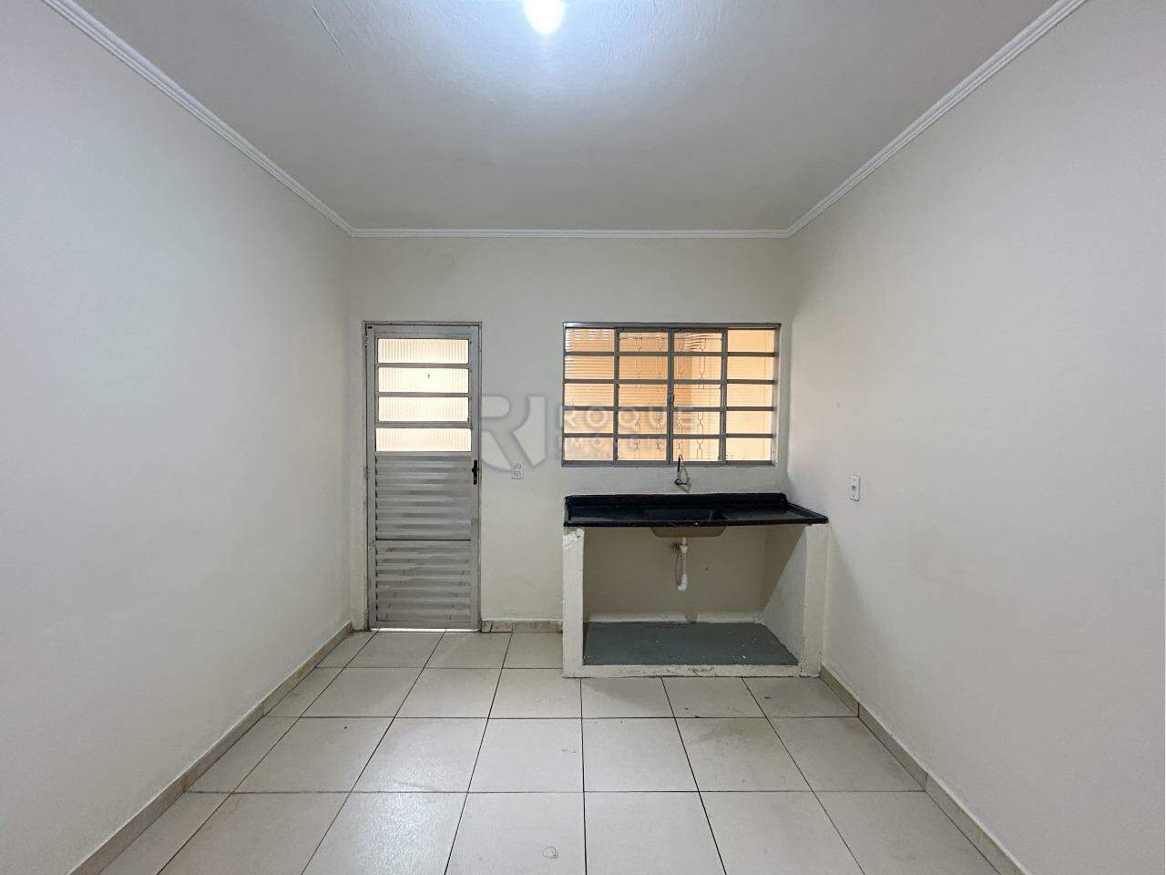 Casa Residencial para aluguel no bairro Jardim Residencial Dona Santina Paroli Peccinini: Cozinha
