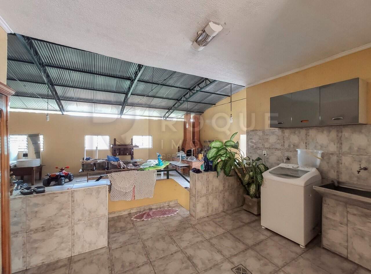 Chácara para aluguel no bairro Jardim do Lago: Área de serviço / Salão