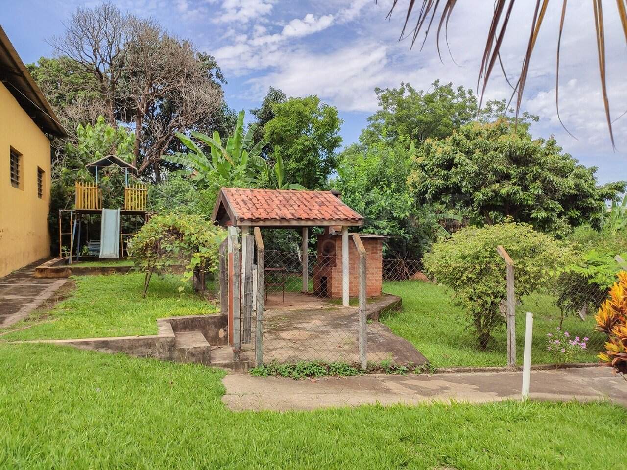 Chácara para aluguel no bairro Jardim do Lago: Área externa forno