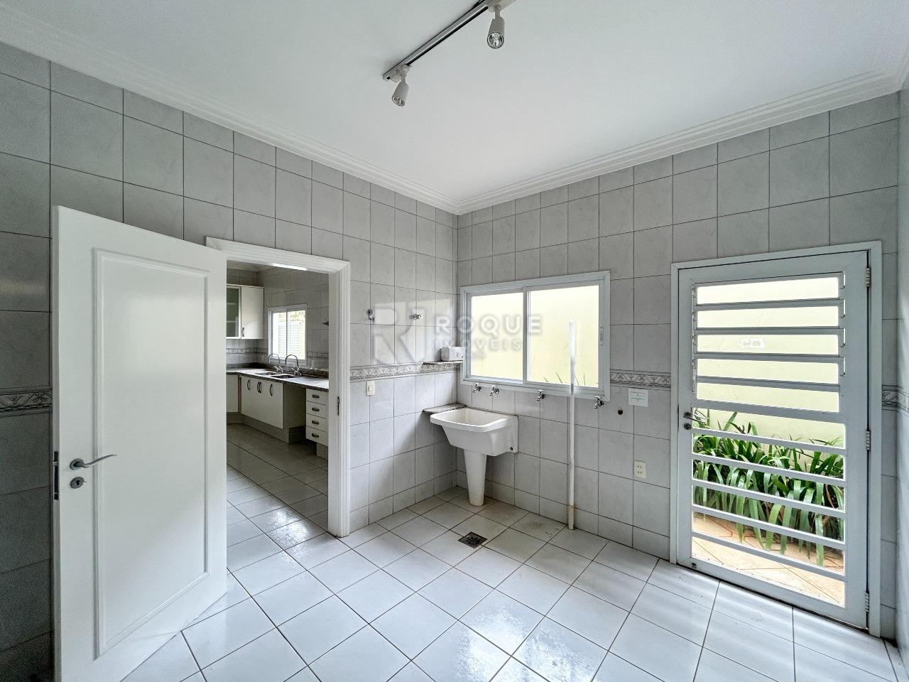 Casa Comercial para aluguel no bairro Jardim Mercedes: Área de serviço 