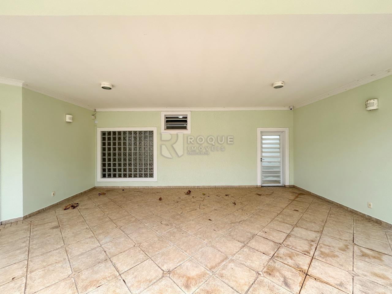 Casa Comercial para aluguel no bairro Jardim Mercedes: Garagem 