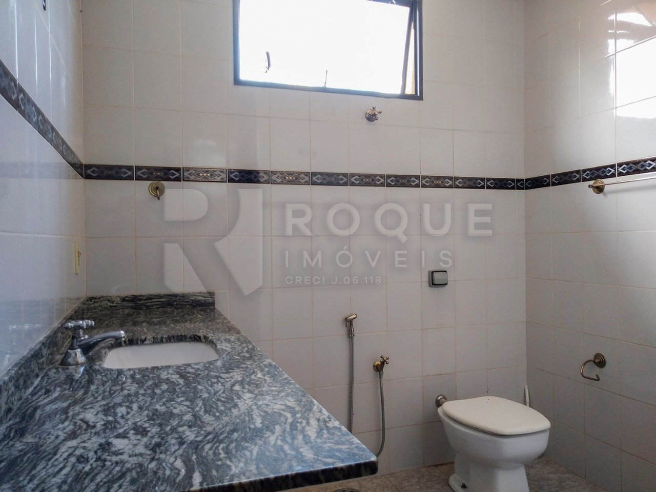 Salas/Conjuntos para aluguel no bairro Jardim Ouro Verde: WC Coletivo