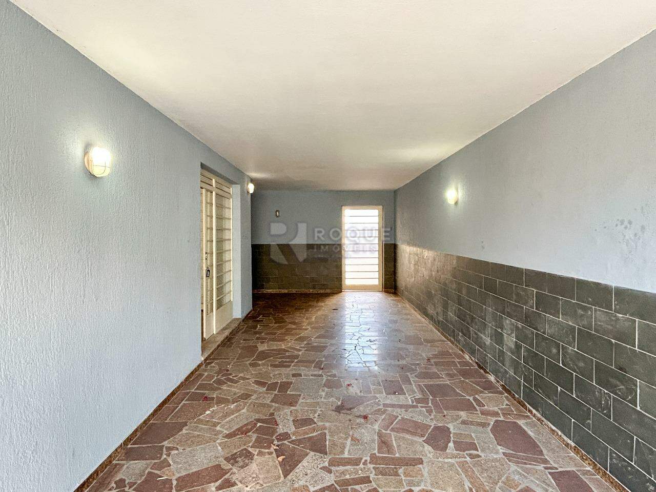 Casa Residencial para aluguel no bairro Centro: Garagem 
