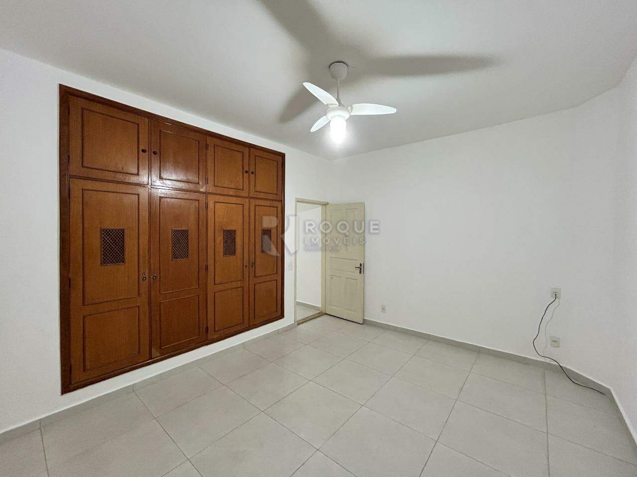 Casa Residencial para aluguel no bairro Centro: Dormitório 3 suíte 